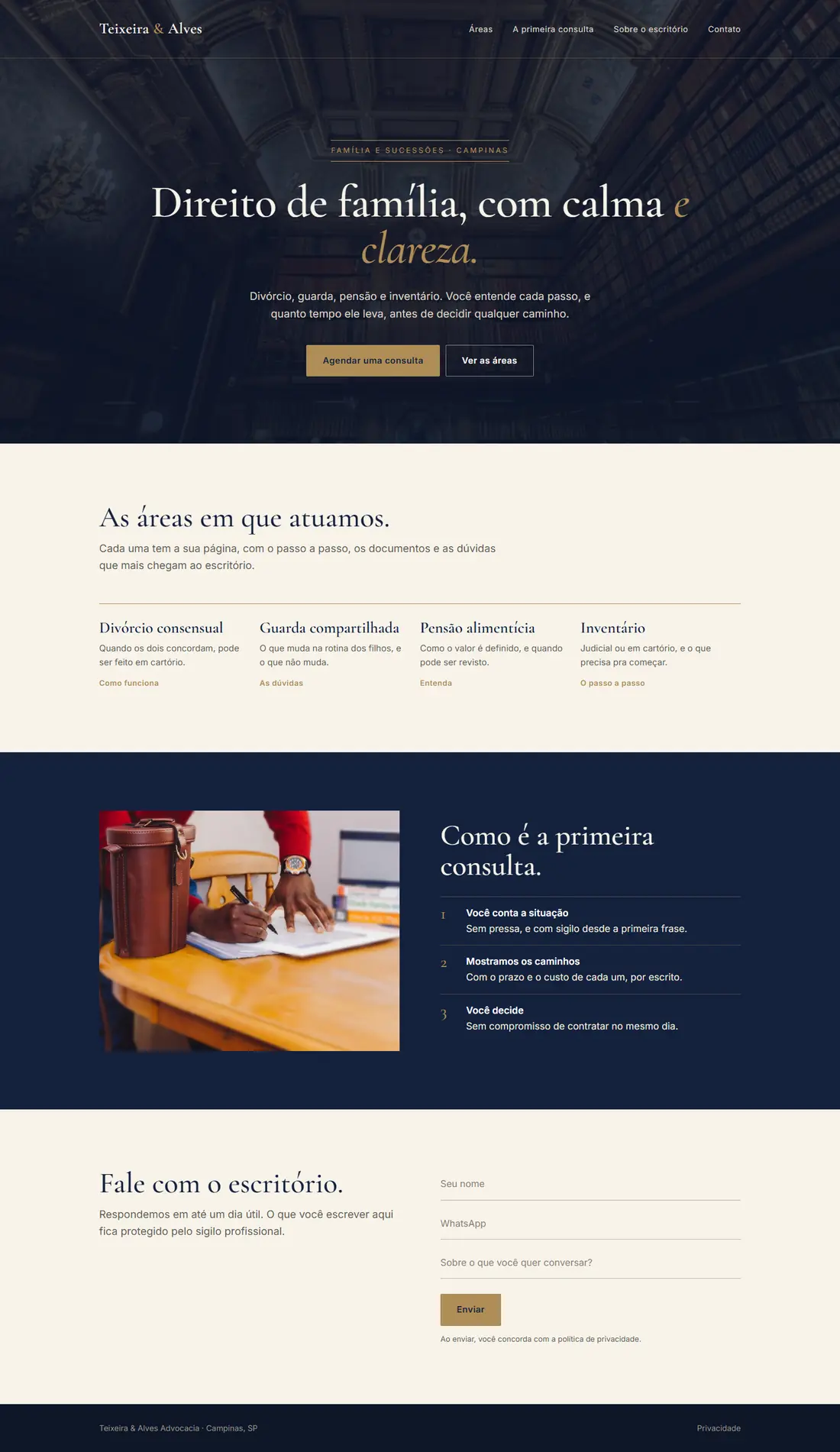 A página inicial inteira do site de exemplo de advocacia.