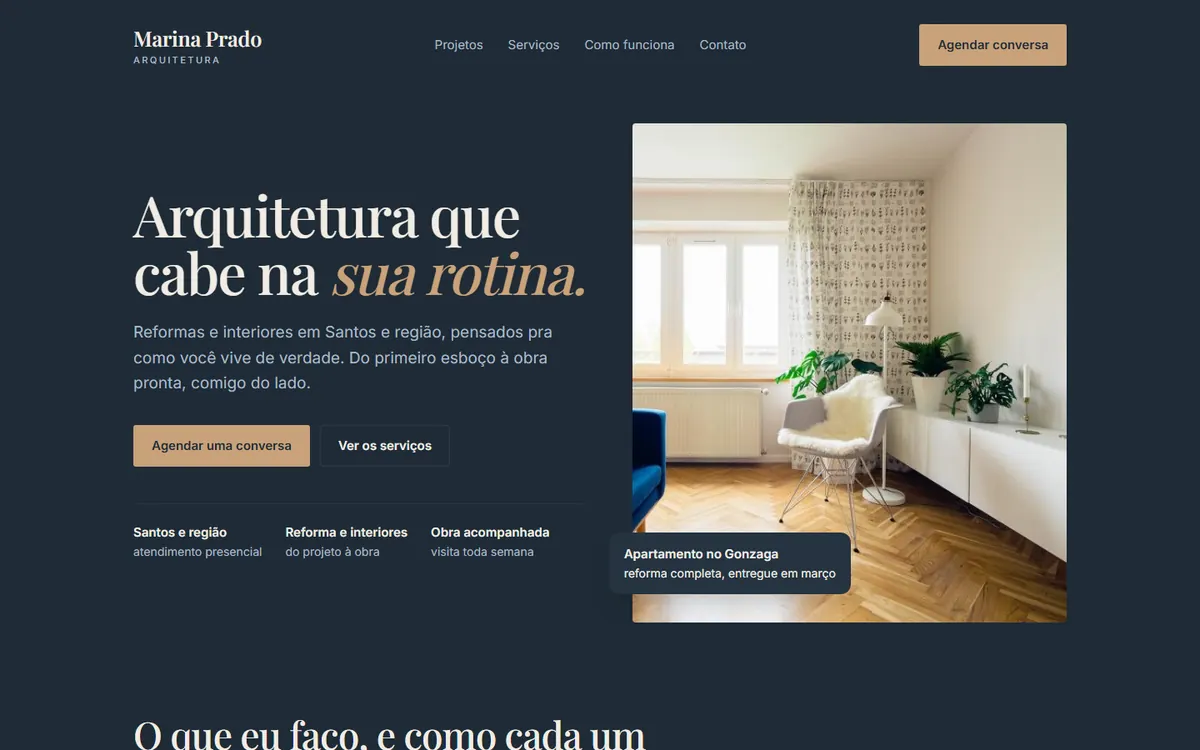 A primeira versão do site da Marina, em azul escuro com detalhes em areia.